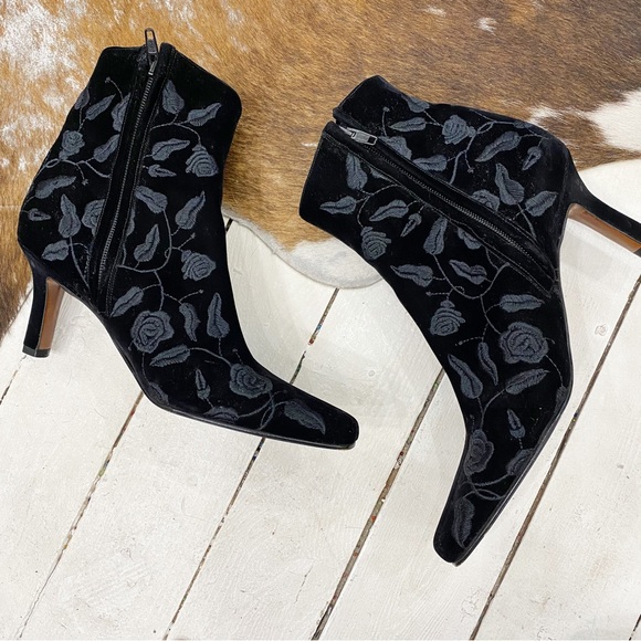 LK Bennett black floral velvet embroidered booties. Size 8. - Picture 2 of 8